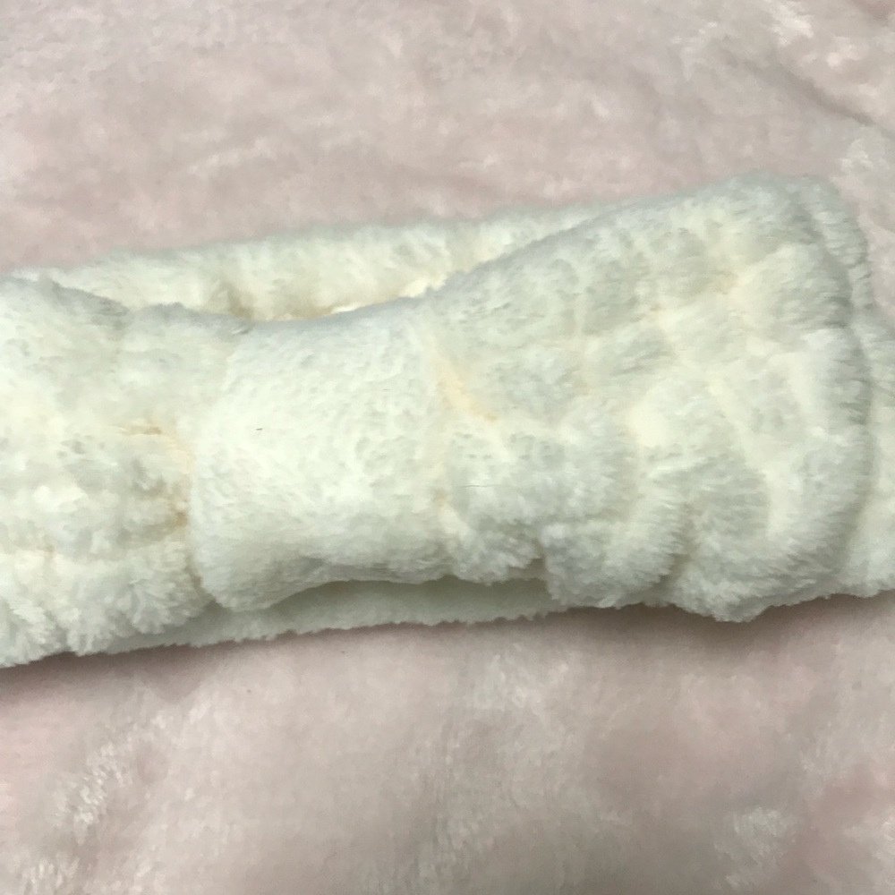 ✨✨5/$10✨✨ Accessorie Unisex Off White plush Headband Makeup headband New - Picture 3 of 6